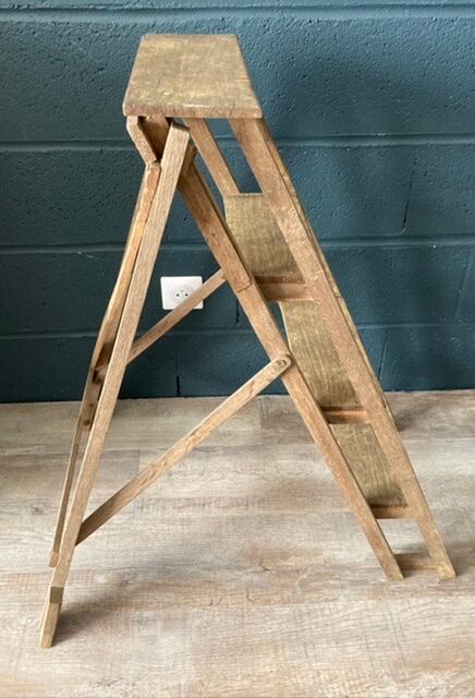 Stepladder decorated in old oak