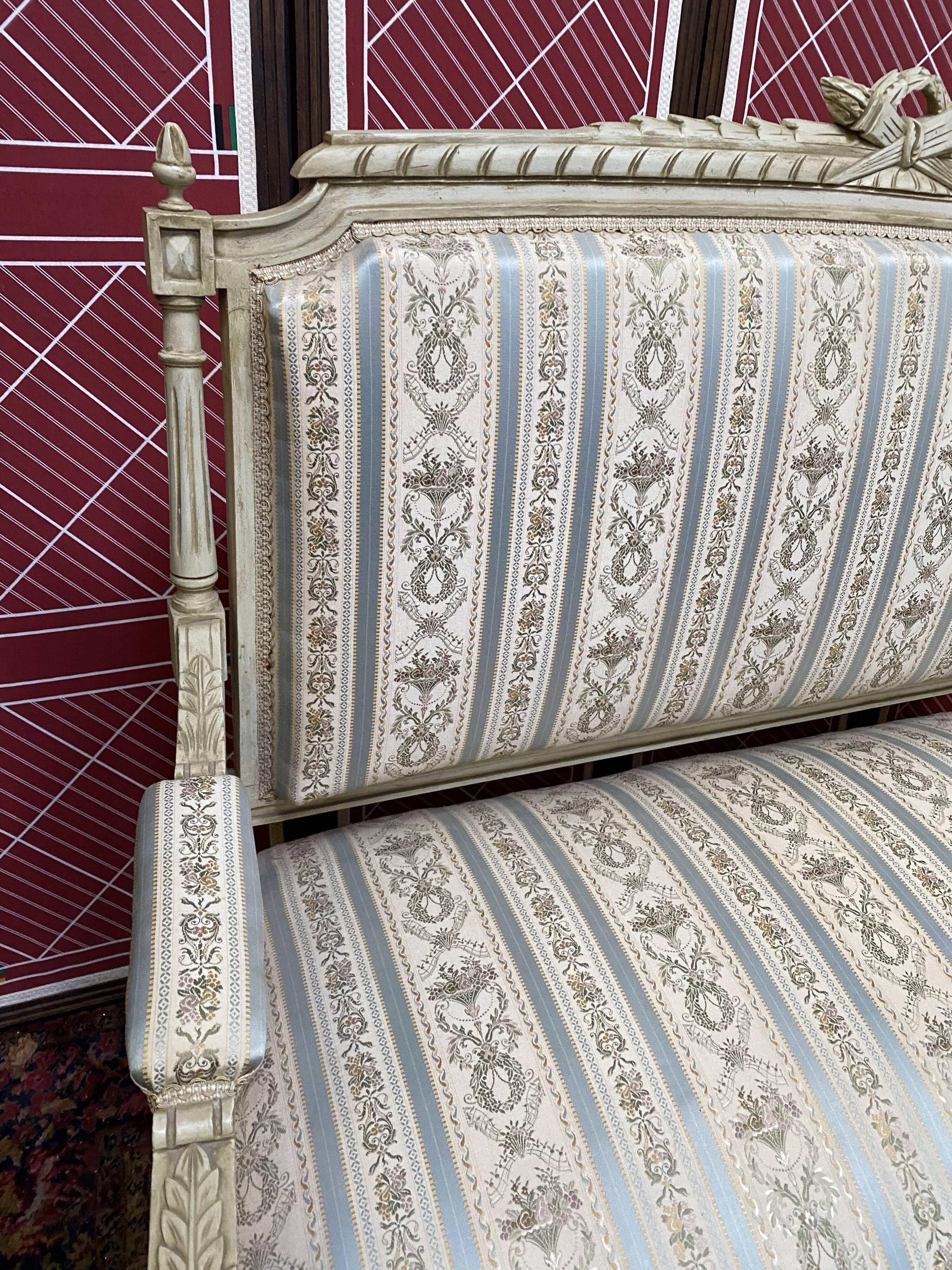 Louis XVI style bench carved with original fabrics and silks