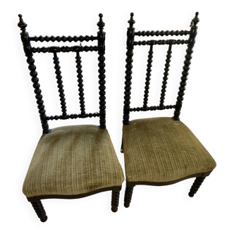 Deux chaises/fauteuils bois