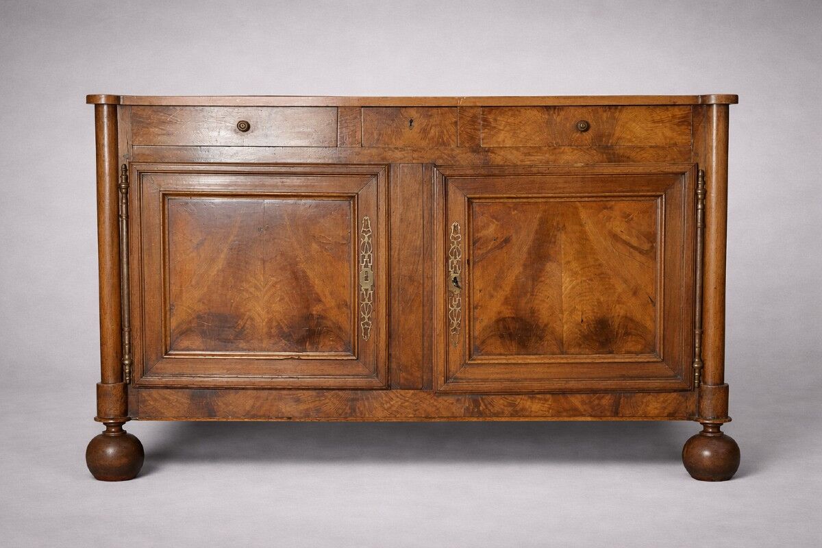 Burgundian buffet from the Louis Philippe era in walnut.