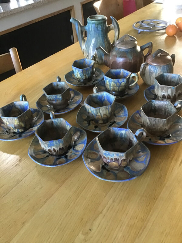 9 tasses et sous tasses octogonales en grès vernissé G Metenier