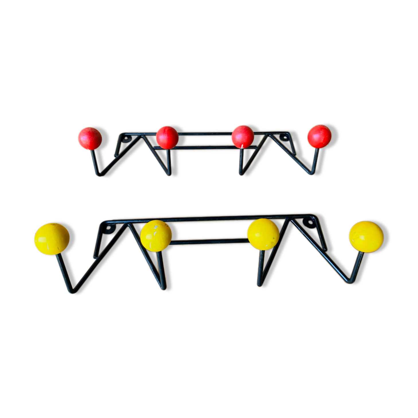 2 coat rack walls 4 balls balls 50s