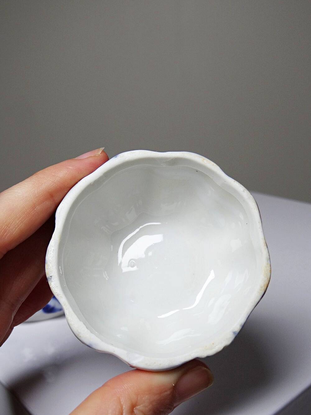 Small blue and white hand-painted vintage Chinese porcelain jewellery box.