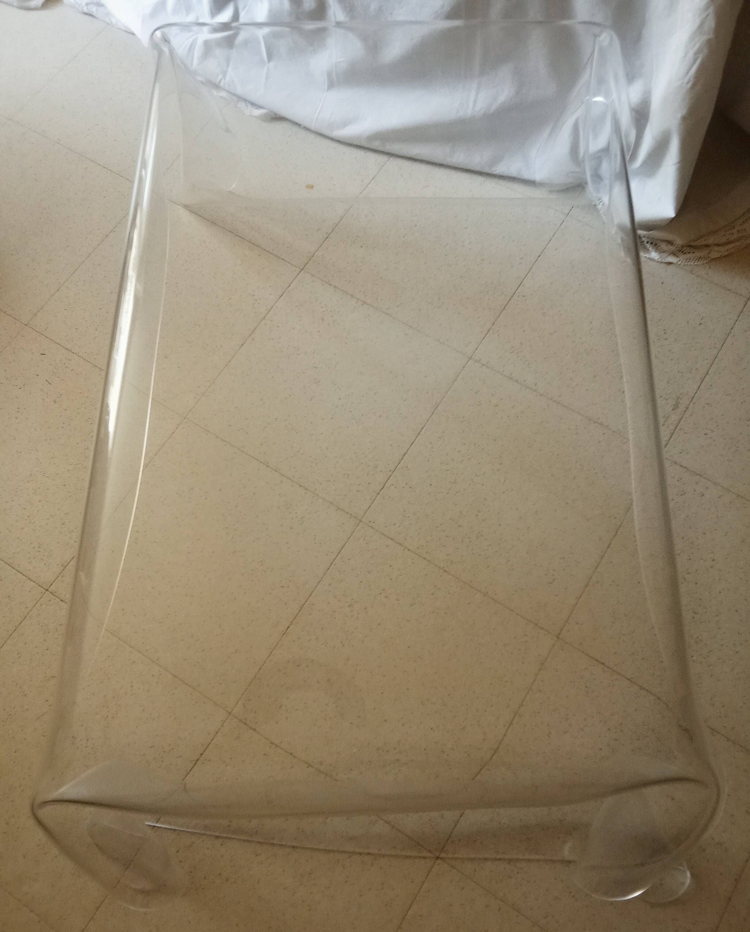 Low table plexiglass