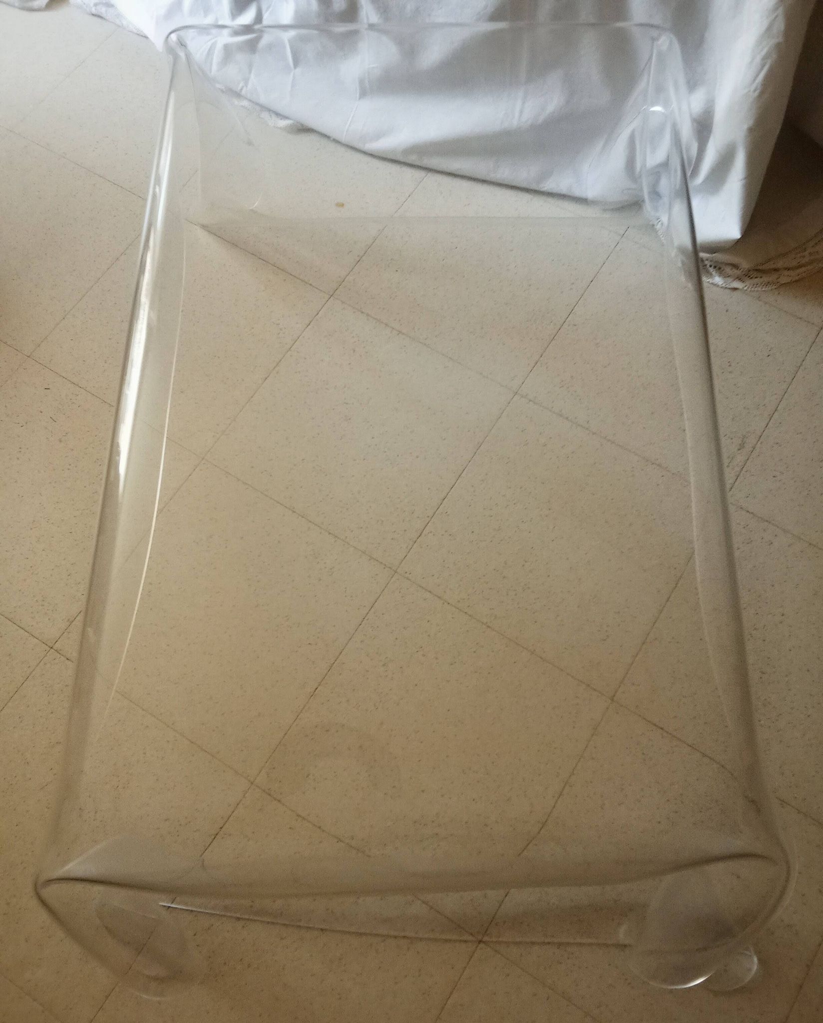 Low table plexiglass