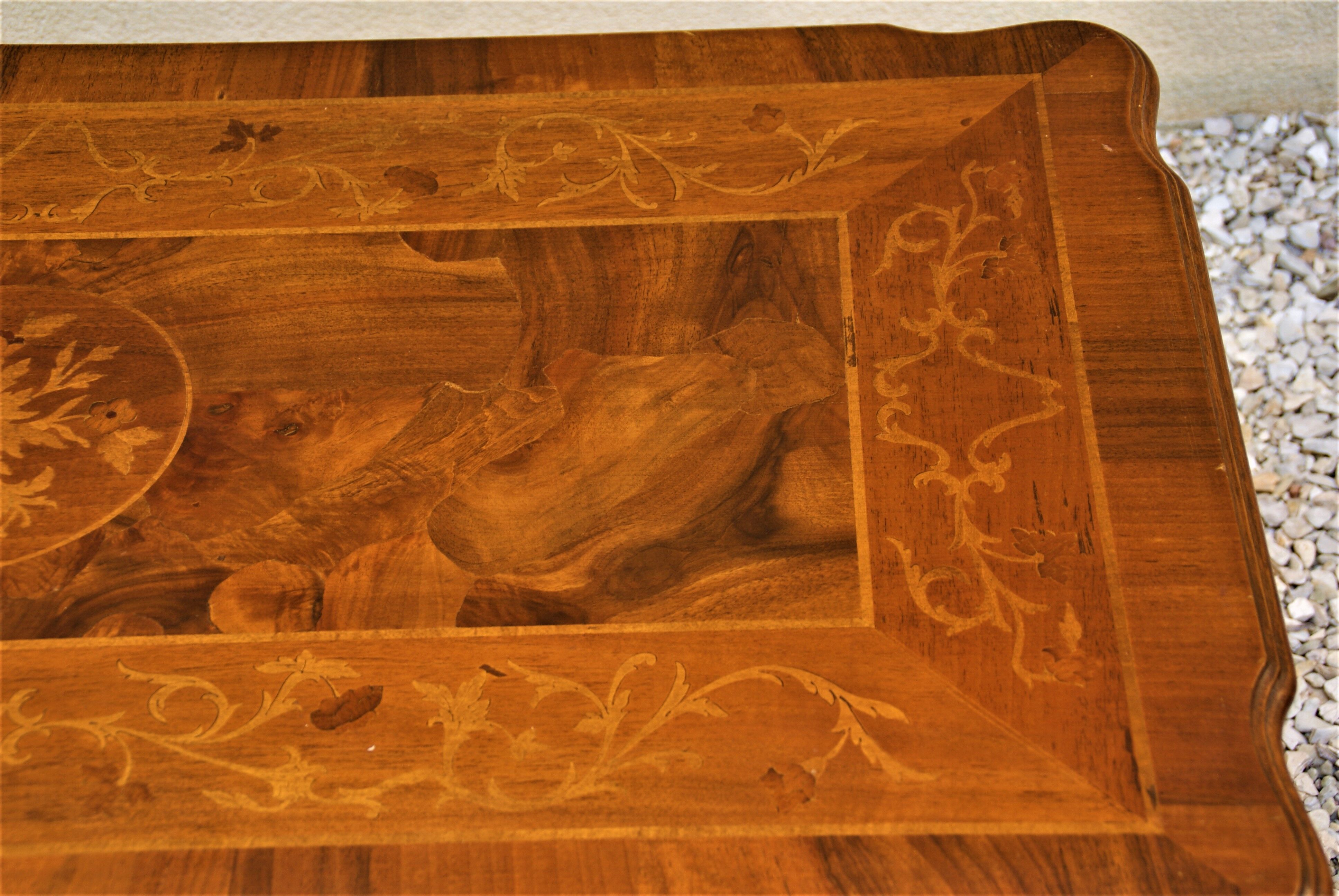 Italian wooden coffee table with marquetry inlaid top