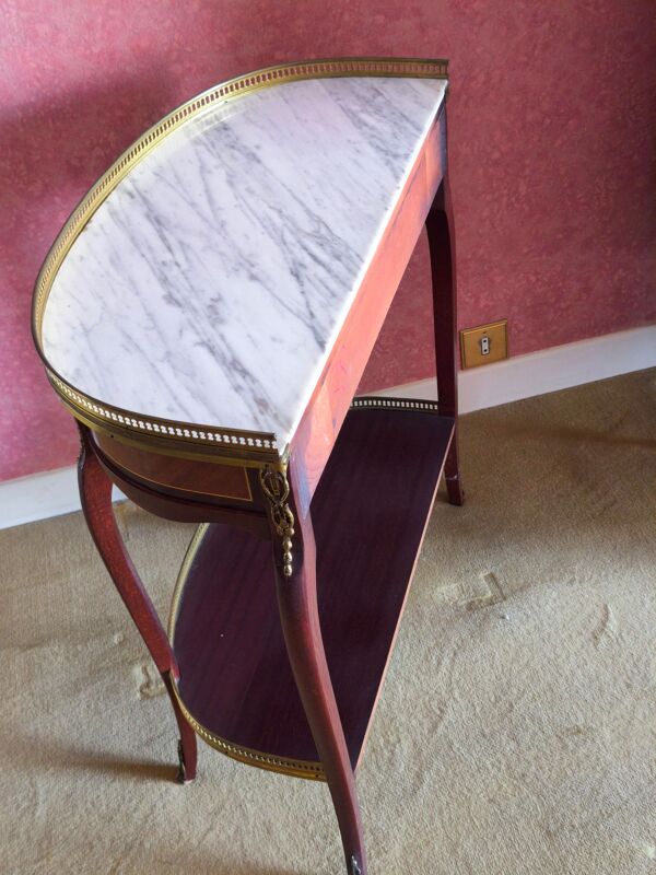 Petite console-desserte demi-lune style Louis XVI en acajou et marbre