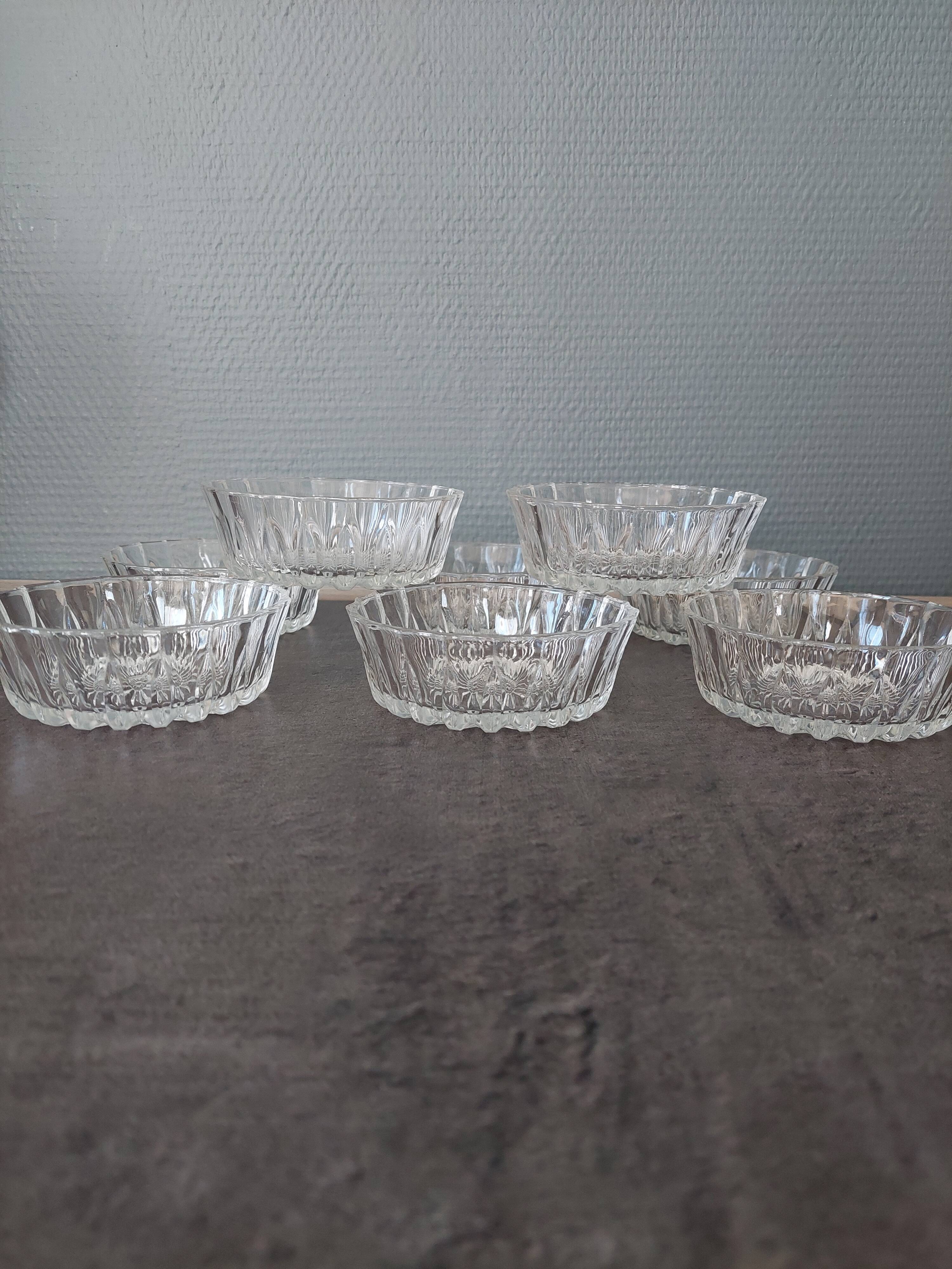 8 vintage ramekins year 70