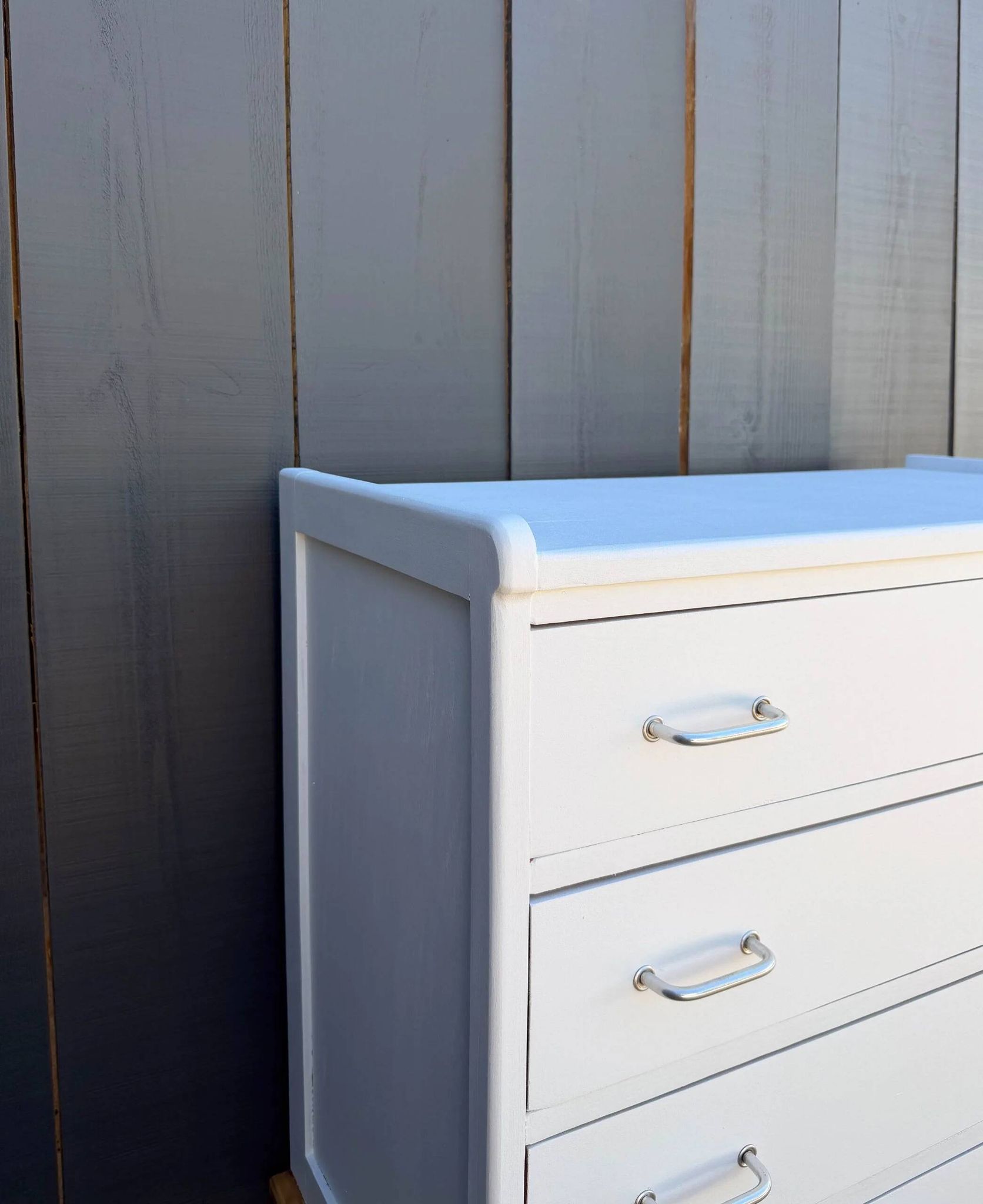 Compass leg chest of drawers