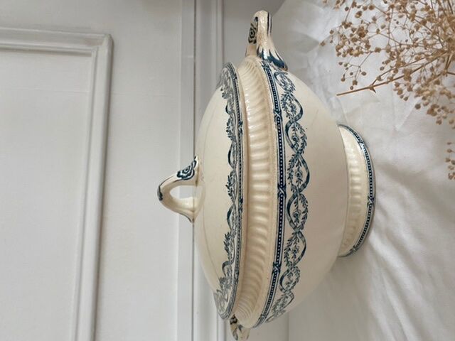 Salins iron earth tureen