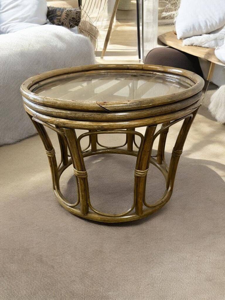 Vintage round side table/coffee table in rattan and wicker