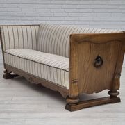 Années 1950, design scandinave, fauteuil retapissé, tissu blanc/gris clair, bois de chêne.