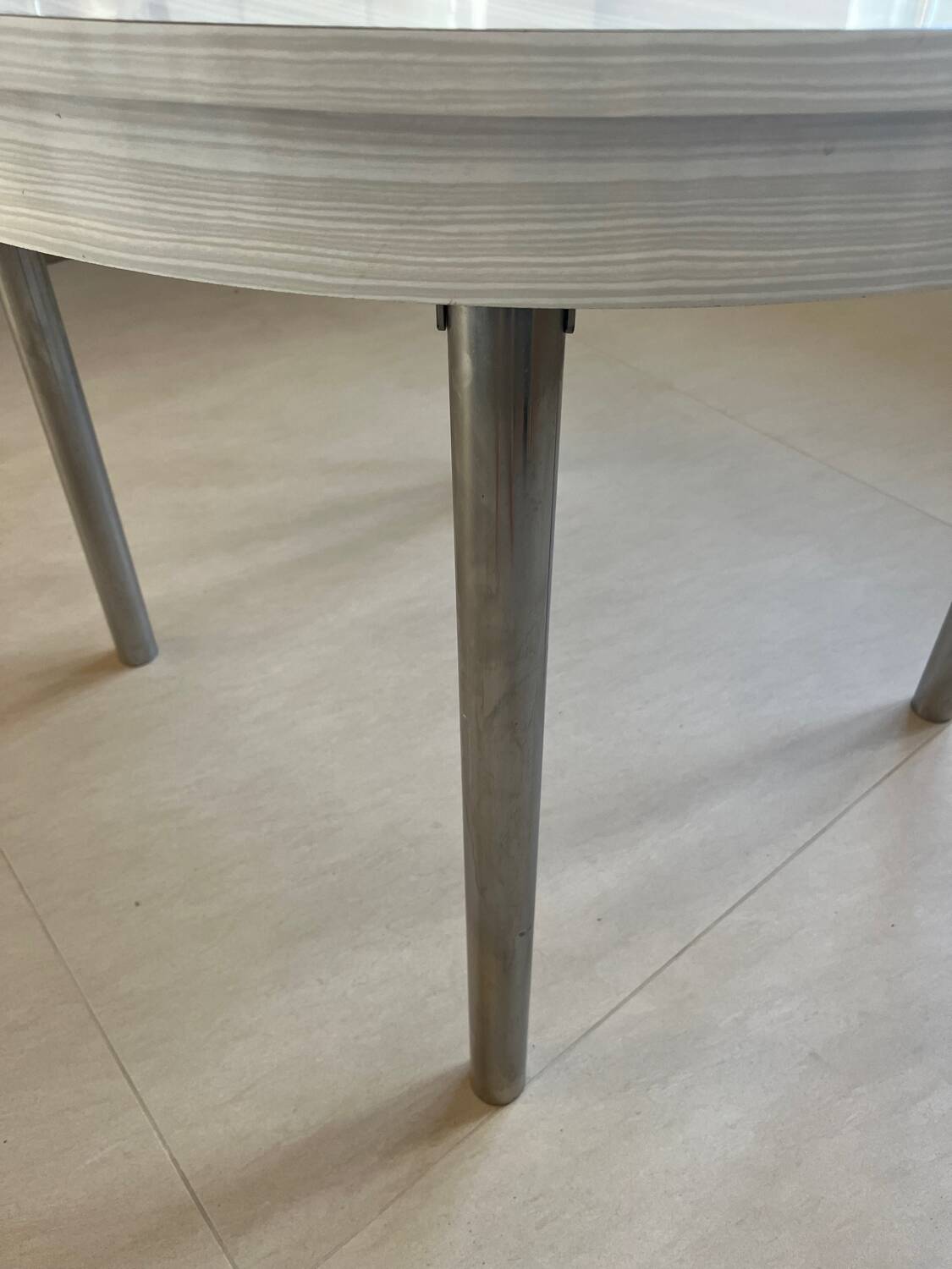 Table ronde extensible en formica, années 70