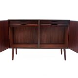 Commode en palissandre, conçue par Gunni Omann, Danemark, années 1960. D'après r