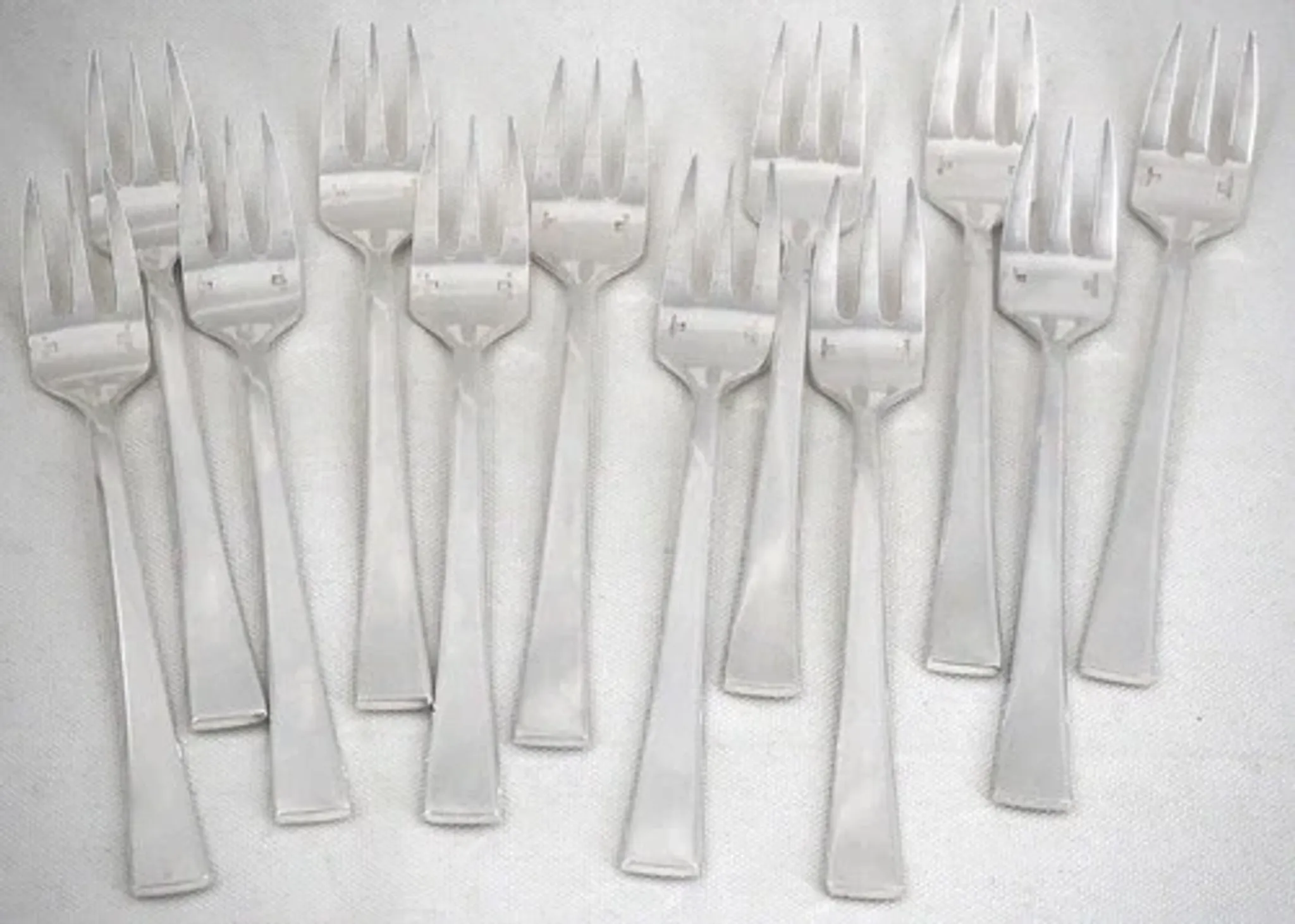 Christofle Concorde Art Deco, 12 silver-plated cake forks, perfect condition.