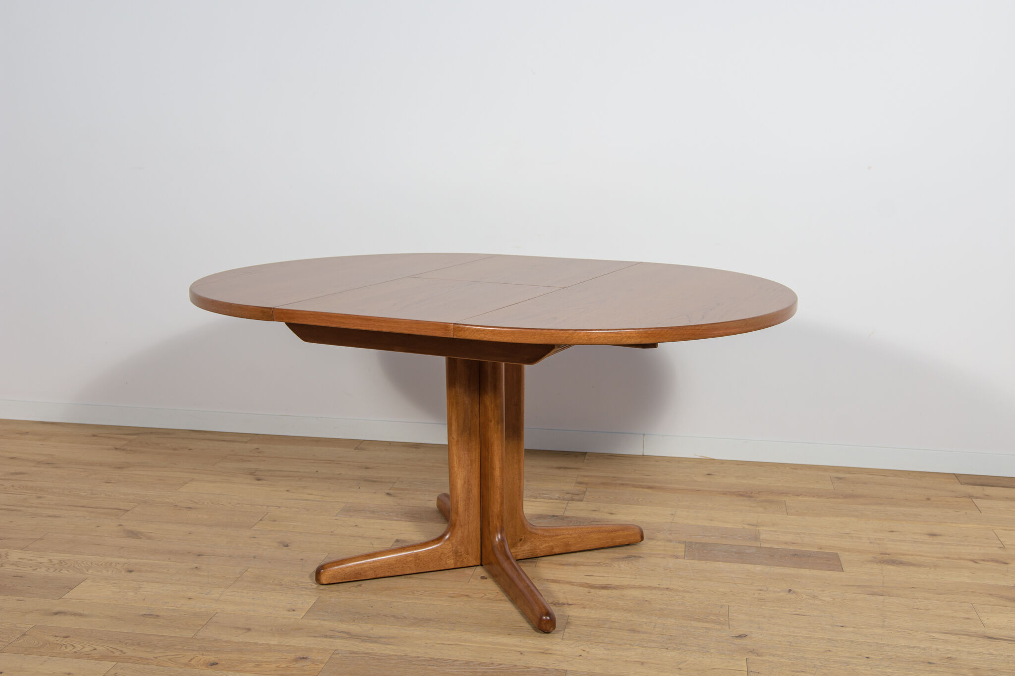Table à manger ronde extensible en teck des années 1950, Royaume-Uni
