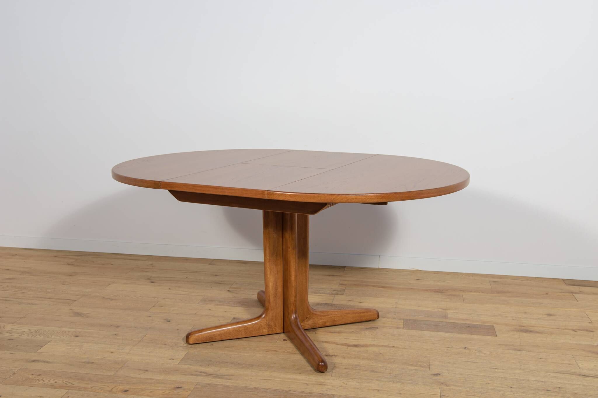 Mid-Century Round Teak Extendable Dining Table, United Kingdom, 1950s
