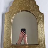 Oriental mirror in wood and hammered brass in the shape of an arch, plant decor, 52 cm