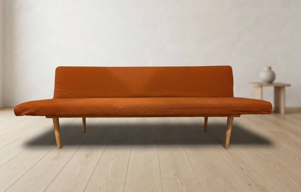 Lit de jour pliant des années 50 par Miroslav Navrátil, revêtement orange, années 1960, Tchécoslovaquie, 186 × 60 × 72 cm