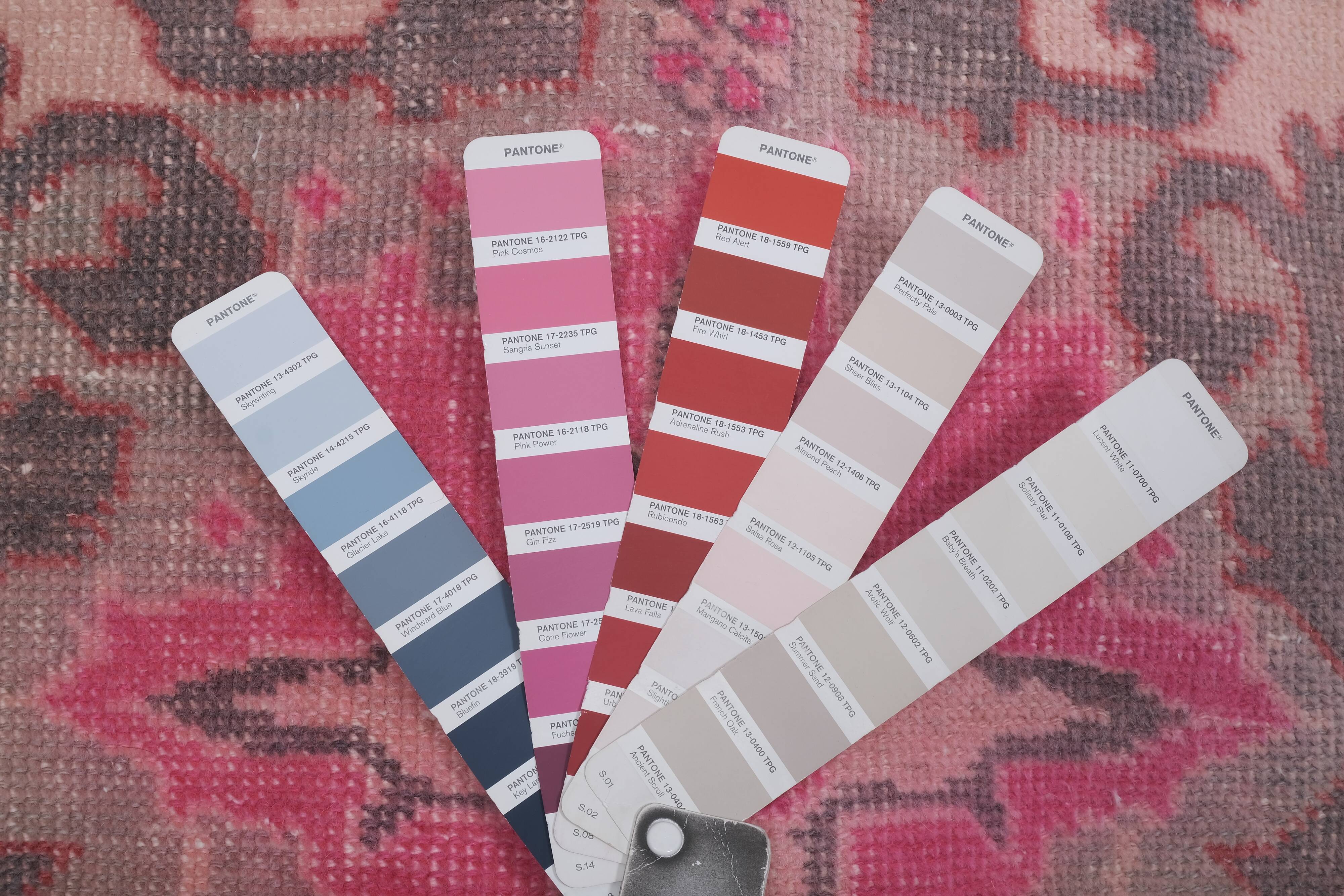 Vintage Turkish rug from Oushak, hand-woven 119x231 cm