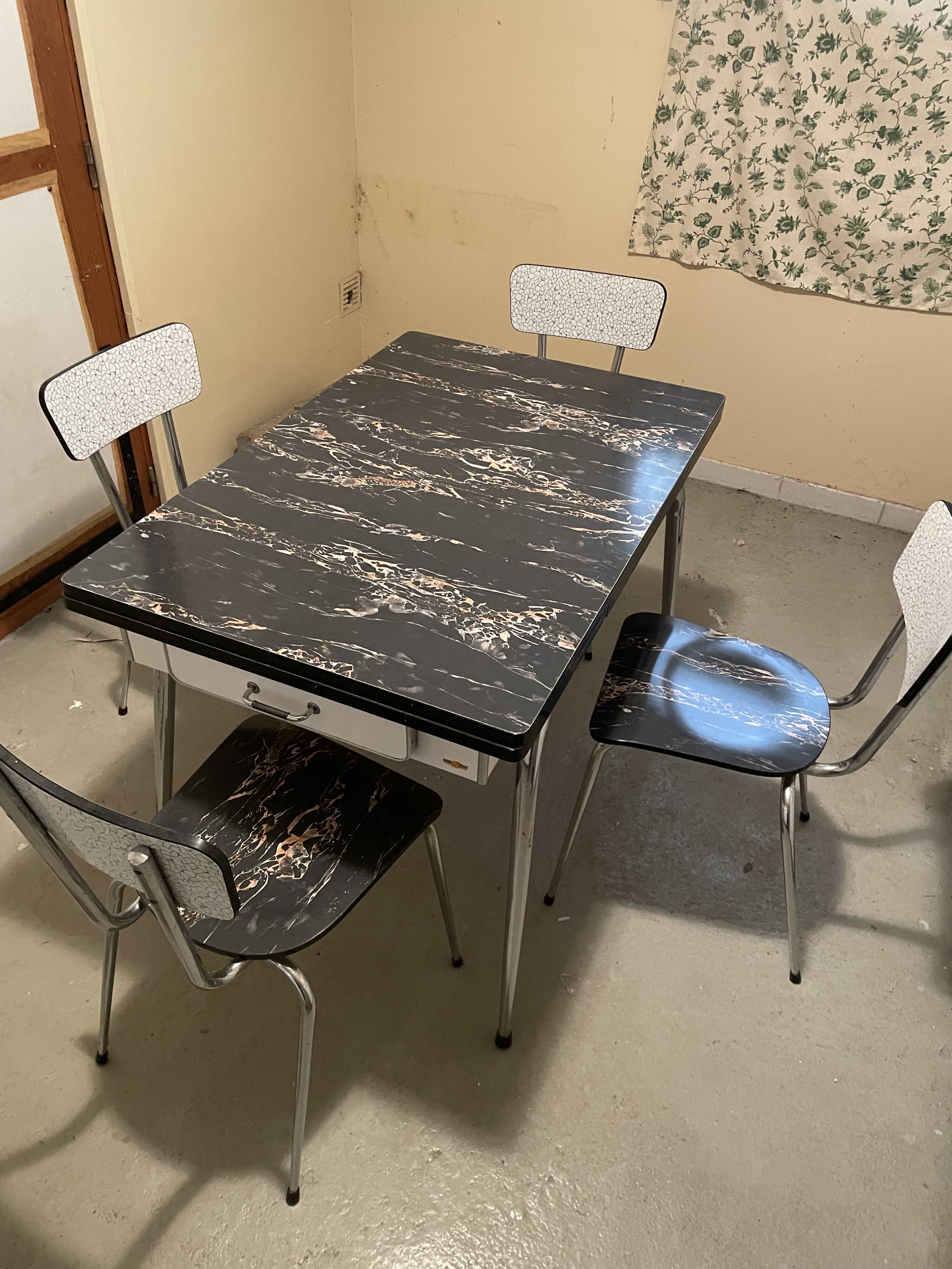 Table and 4 chairs in Formica.