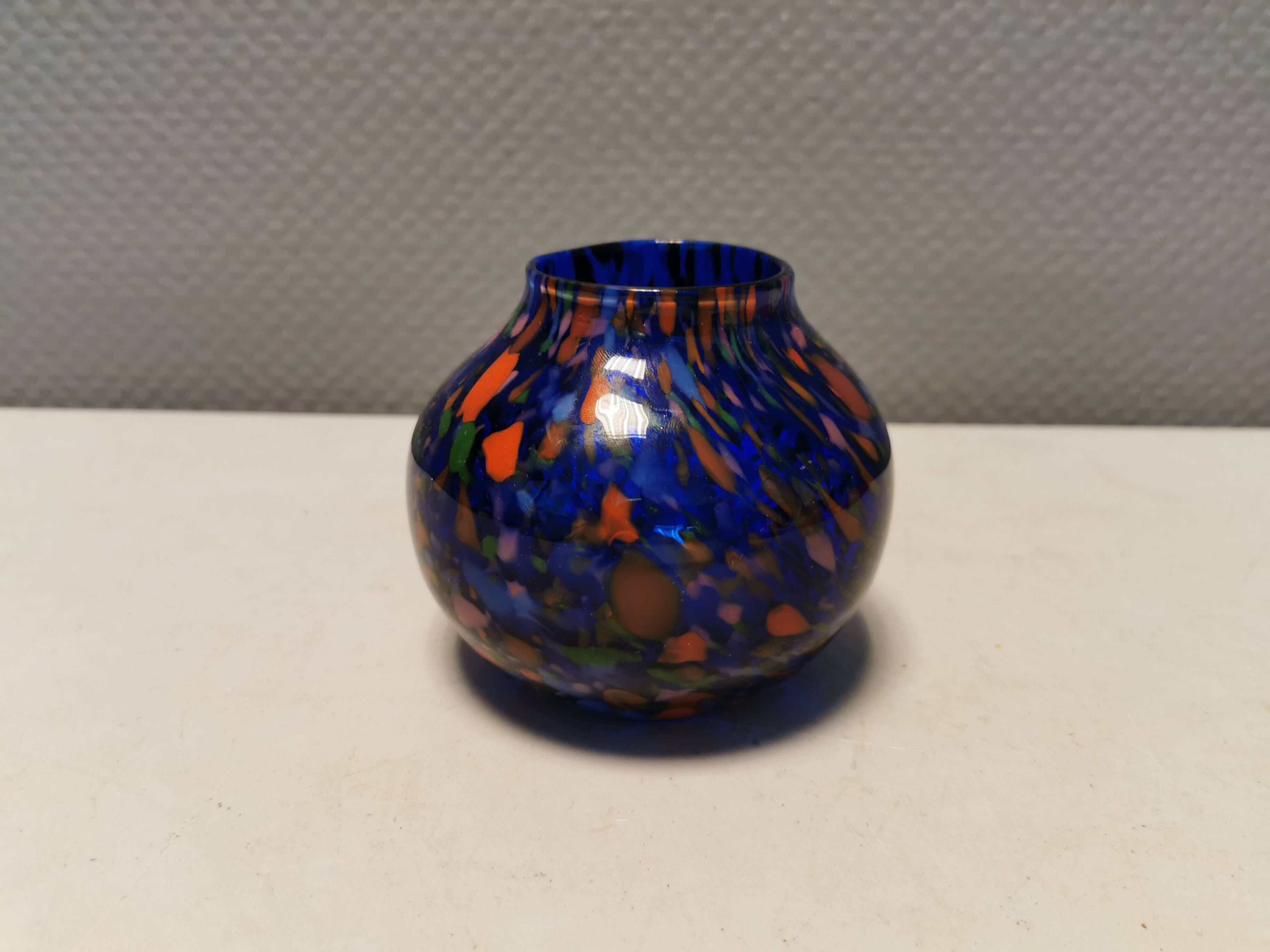 Beautiful mouth-blown ‘Plutta’ glass vase