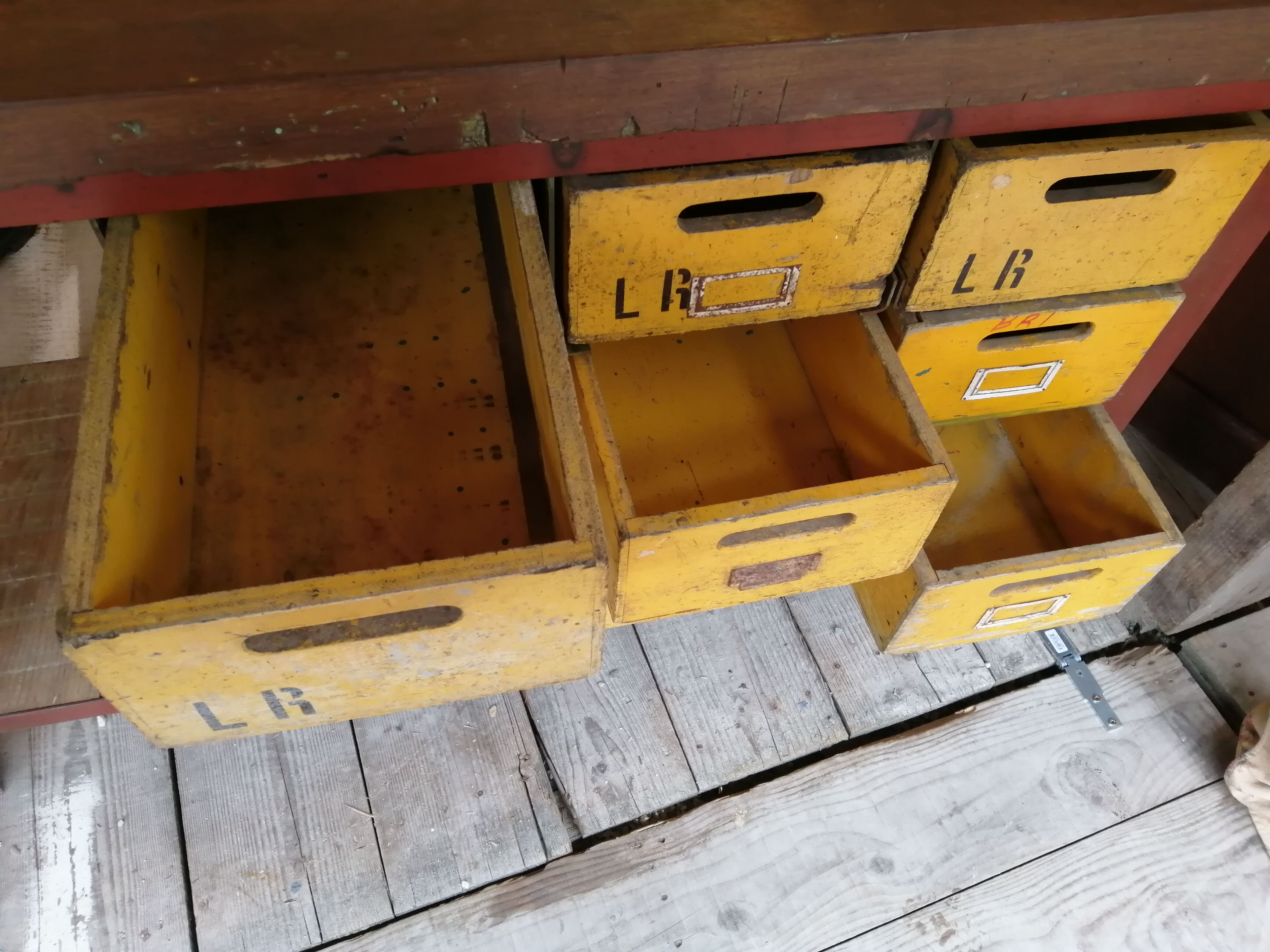 Industrial workbench with 12 drawers
