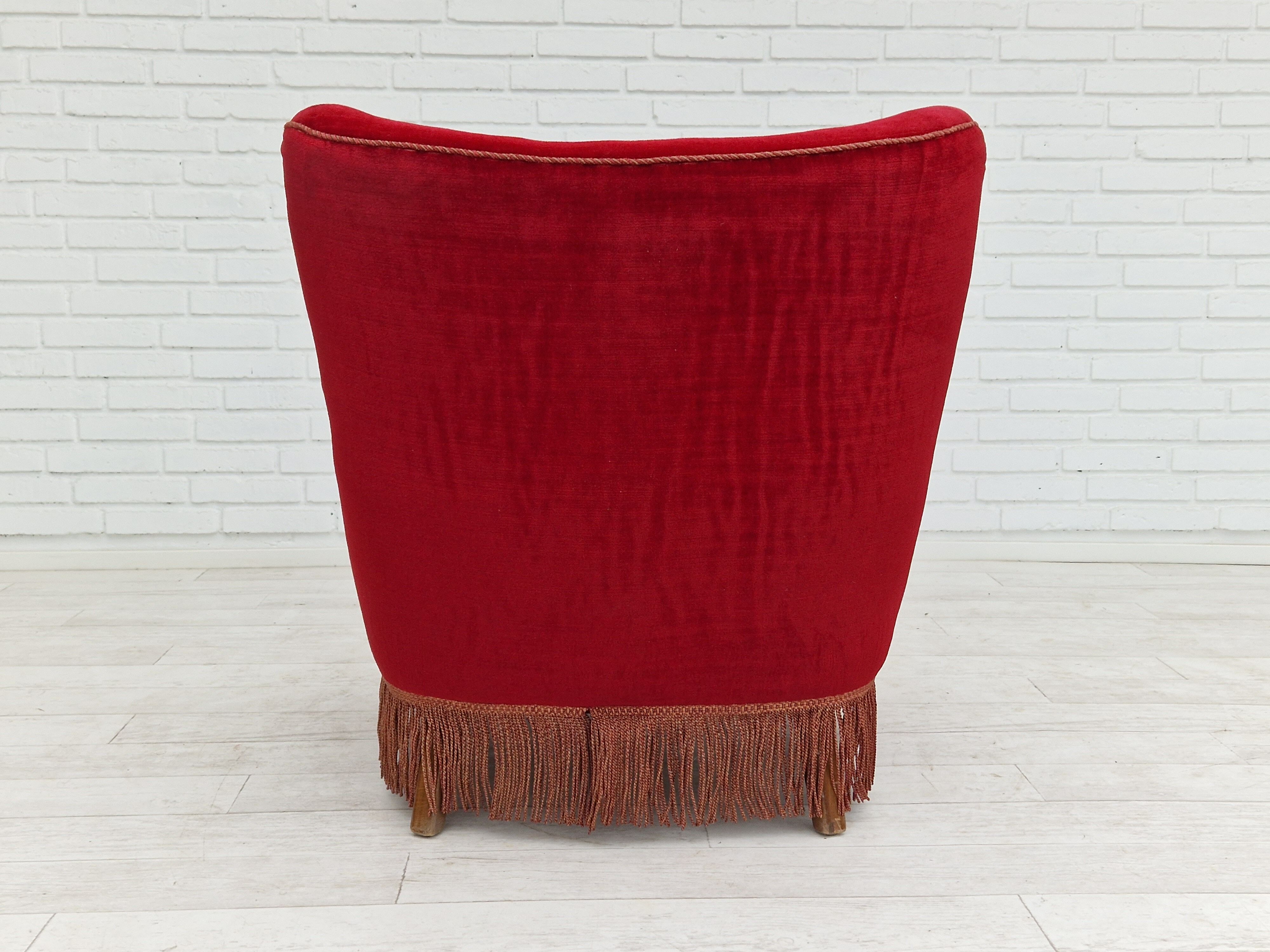 Fauteuil vintage danois en velours rouge cerise, 1960