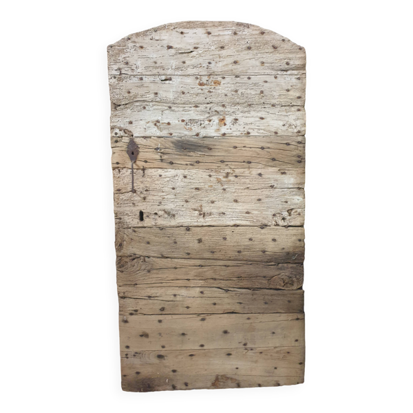 Porte cloutée xviiième en châtaignier