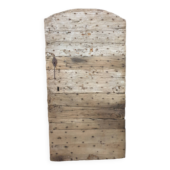 Porte cloutée xviiième en châtaignier