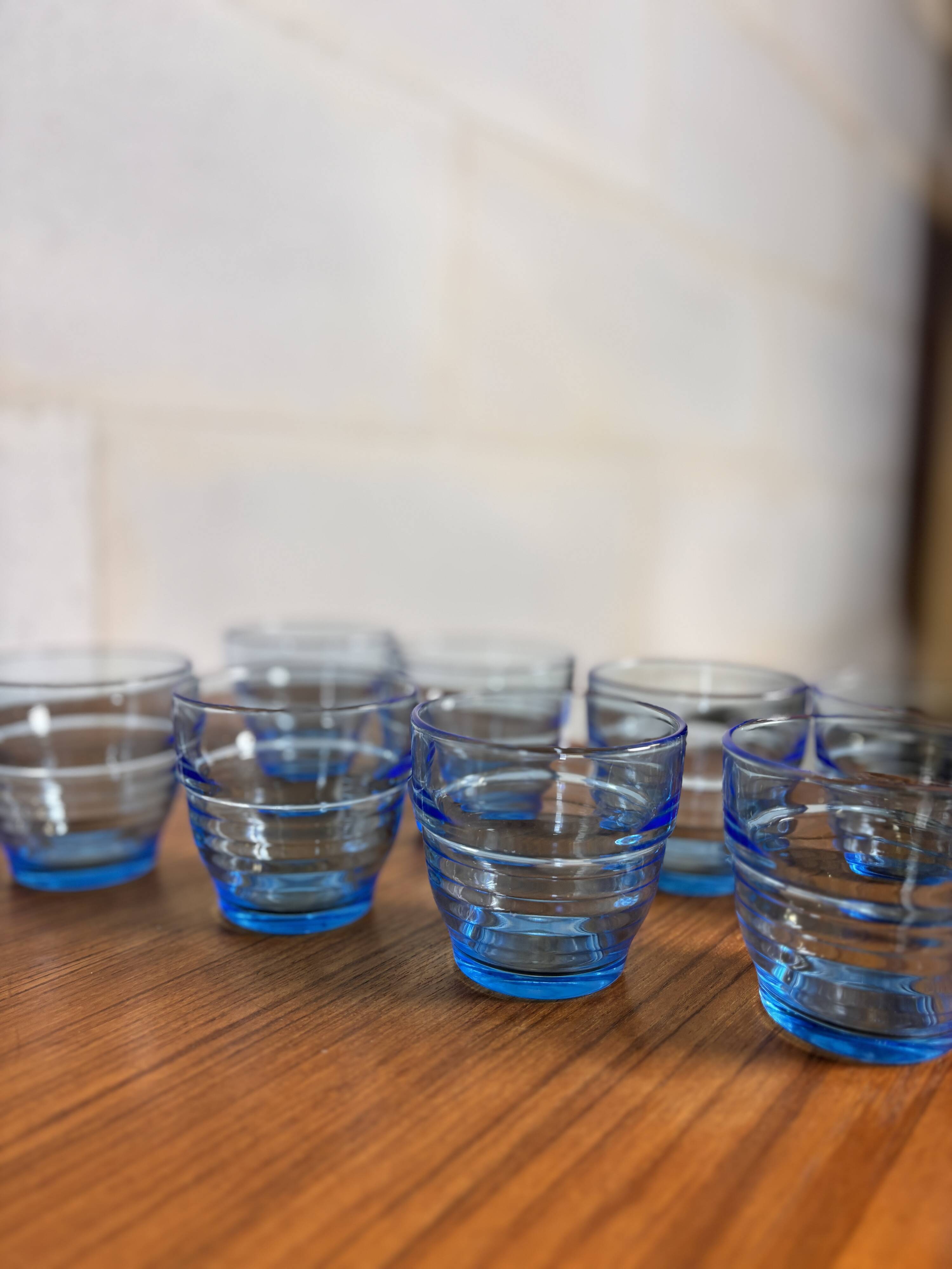 Set of 8 blue Arco France glasses.