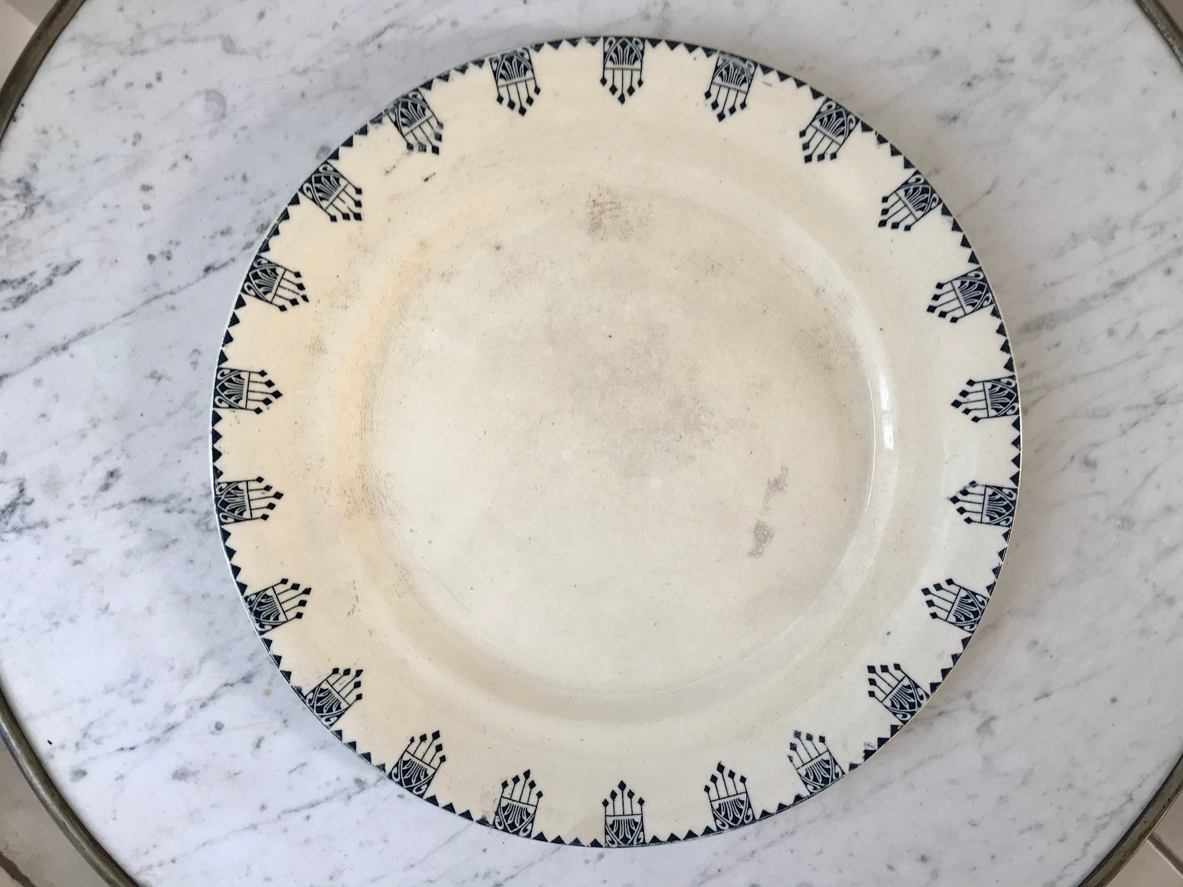 Plat rond Terre de Fer A&C modèle "Rotterdam" fin XIXème