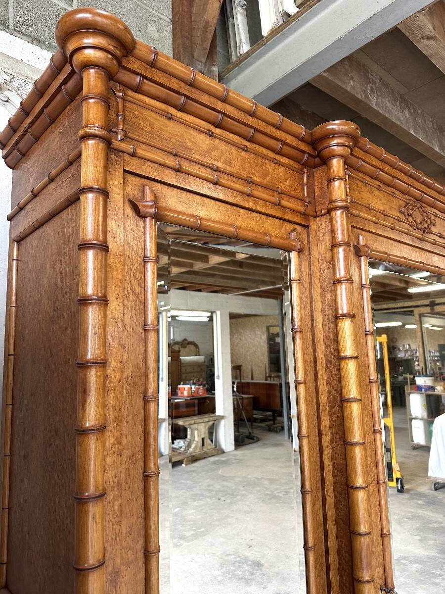 Armoire à glace 3 portes style faux bambou époque 19e siècle