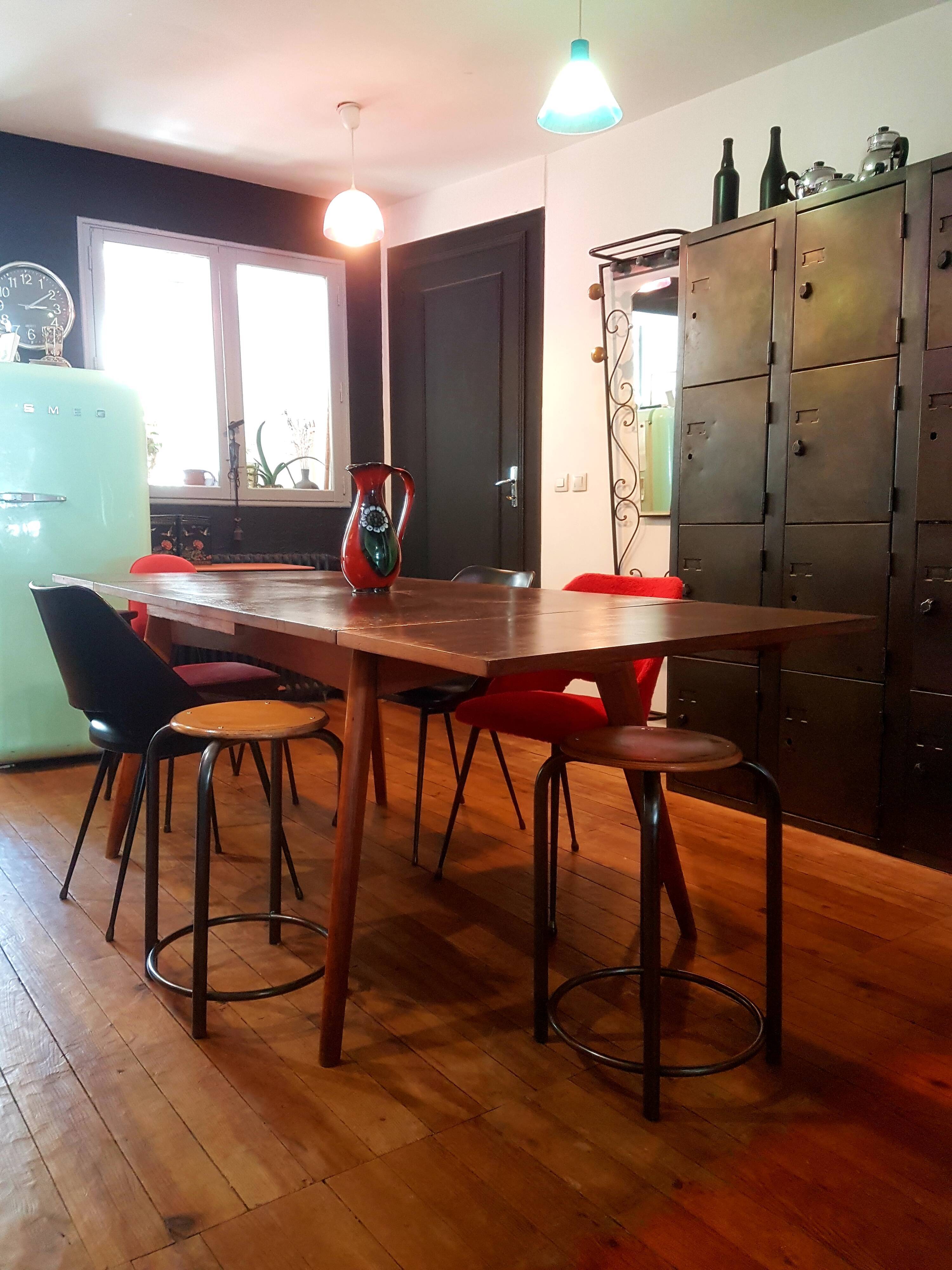 Scandinavian dining table with extensions