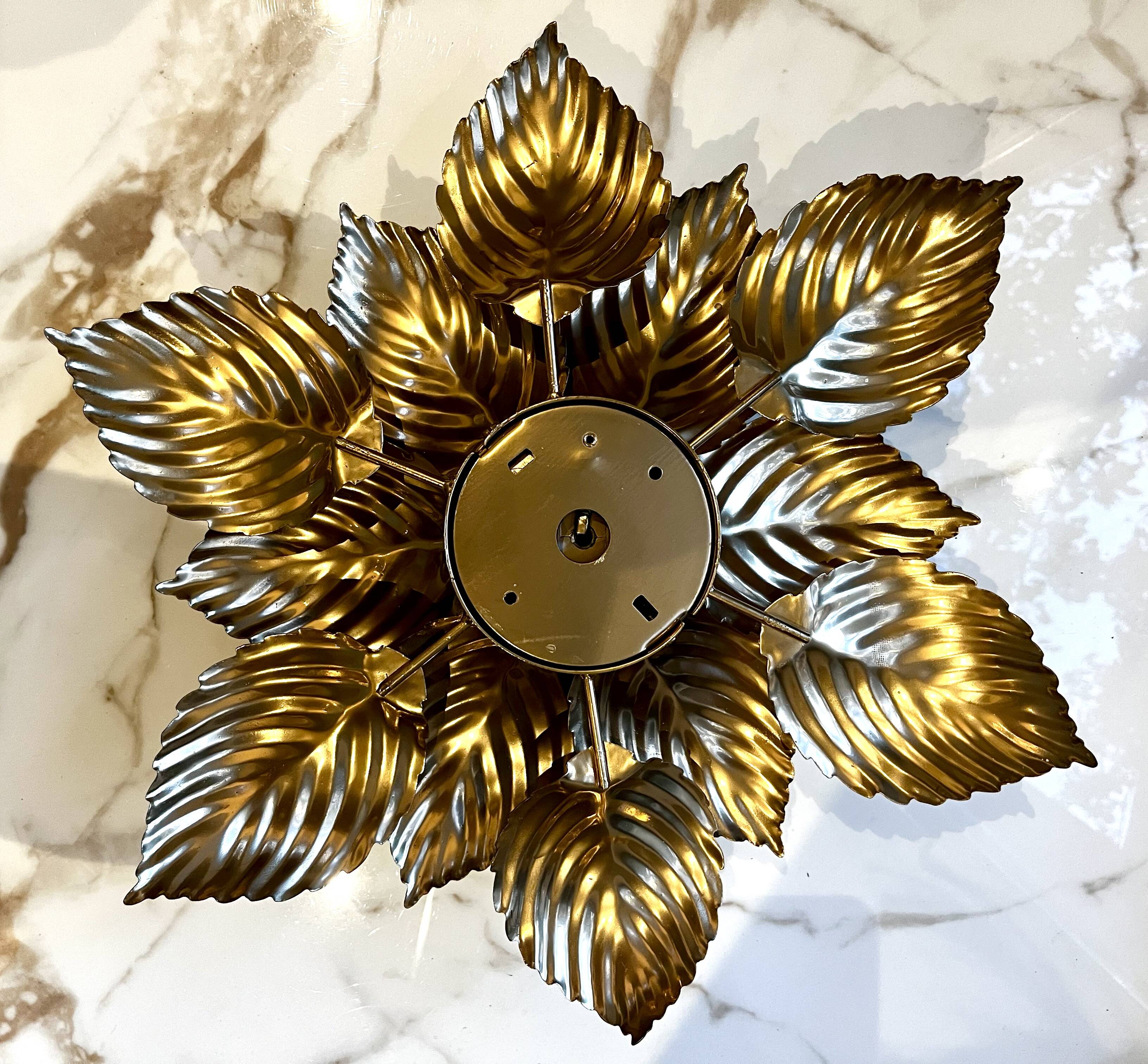 Golden flower wall lamp