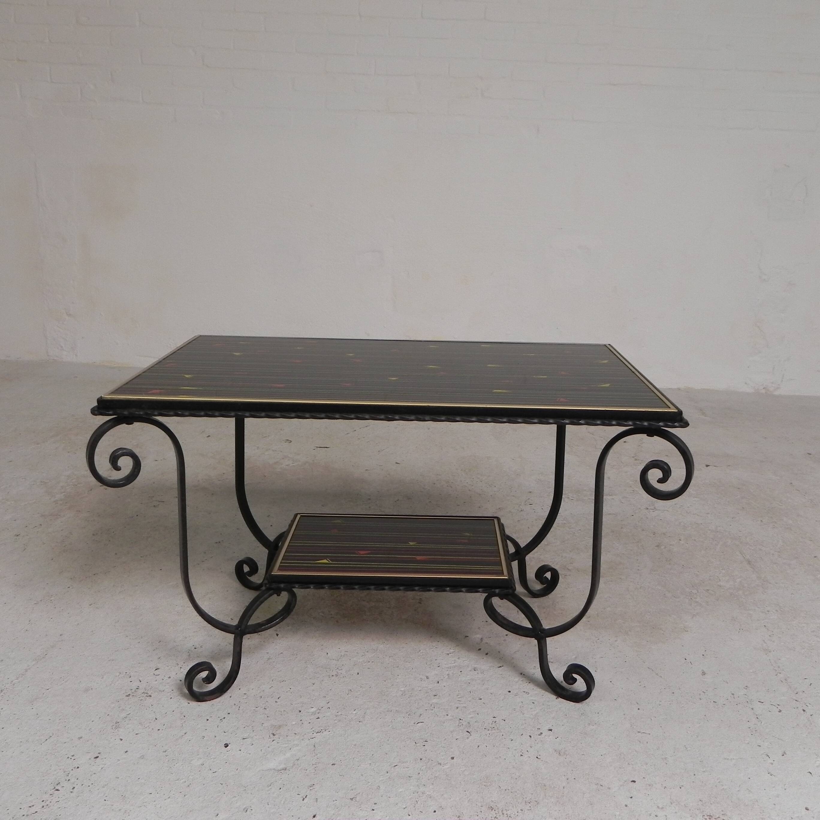 Table basse vintage avec 2 plateaux en verre avec impression des années 50