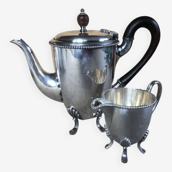 Jug or teapot with its HL Linton milk jug