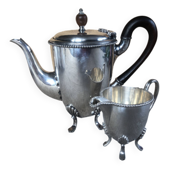 Jug or teapot with its HL Linton milk jug