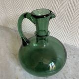 Carafe en verre verte forme bombée