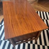 Flat desk compass feet