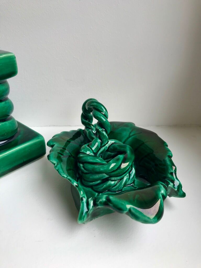 Duo de bougeoirs en céramique barbotine verts années 50