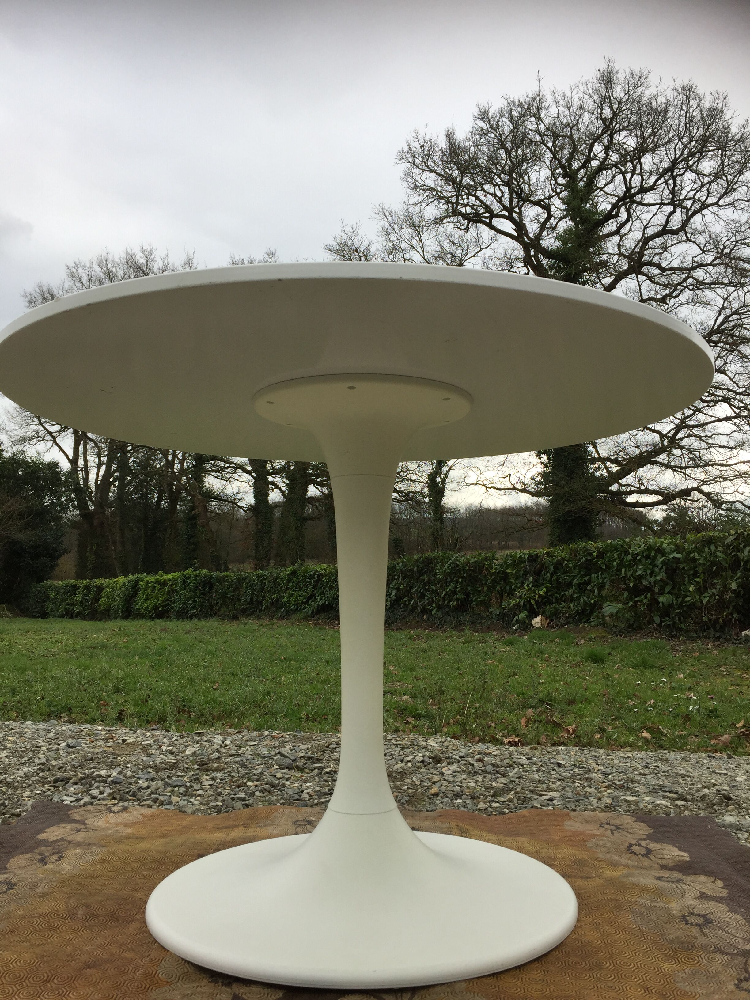 Vintage tulip foot table