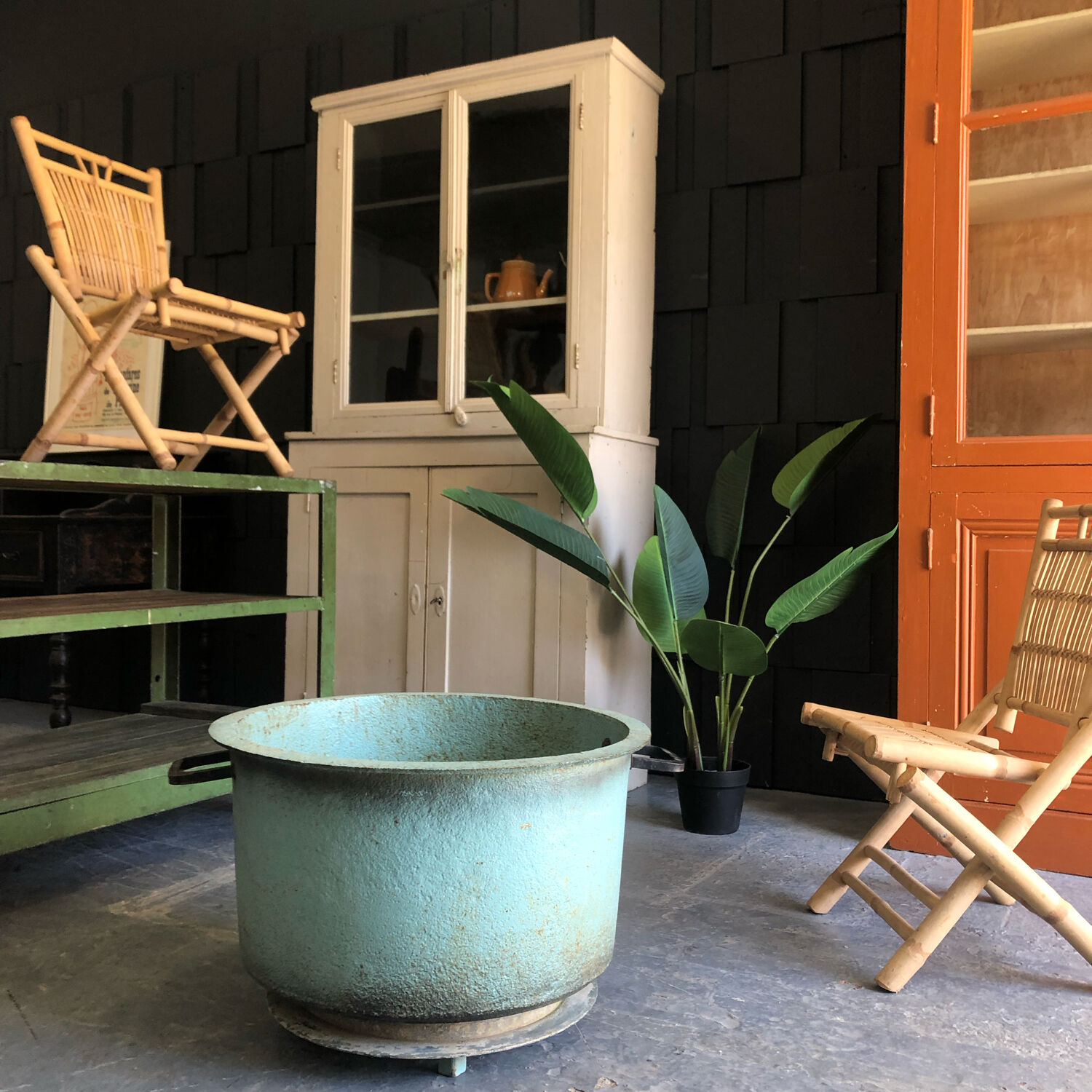 Cast iron planter pot