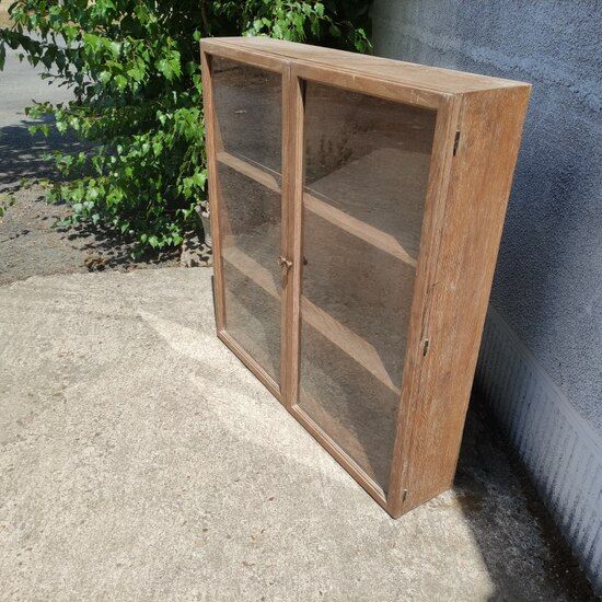 Showcase, furniture to hang