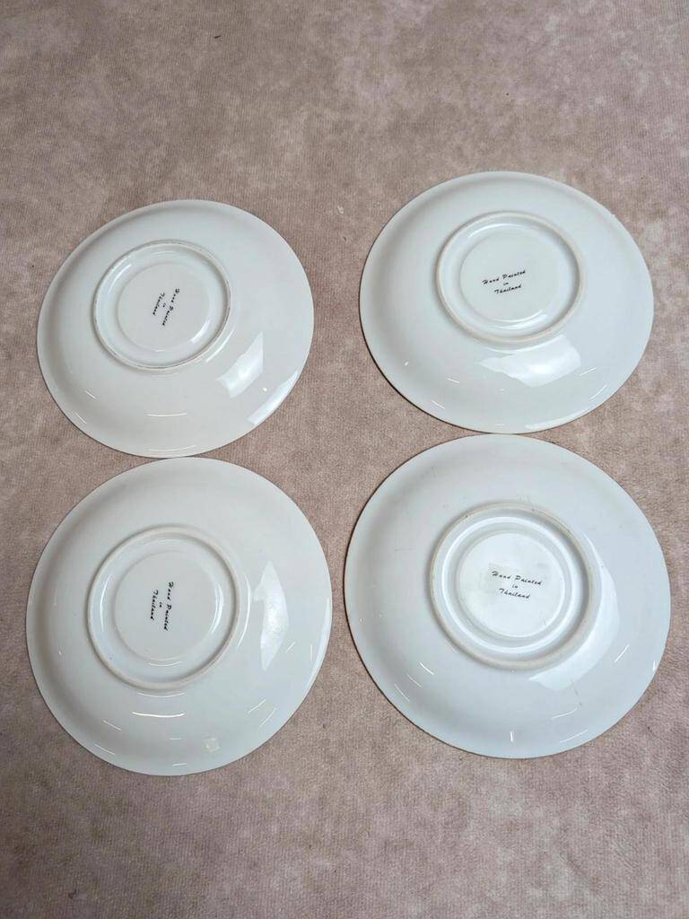 Set of 4 hand-painted saucers from Thailand – Polychrome floral decoration and gilding.