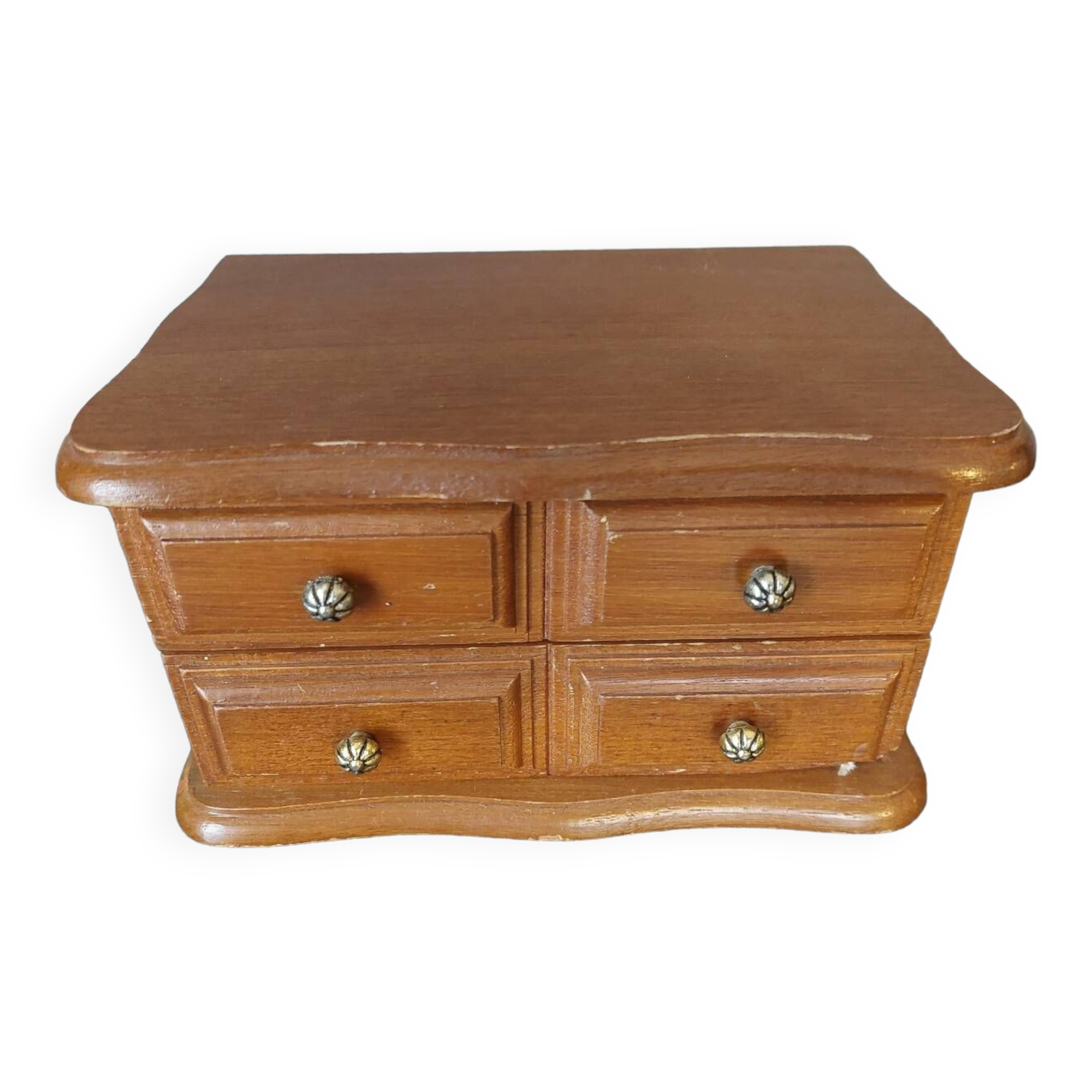 Wooden jewelry box
