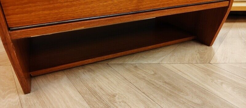 Hanging cabinet and mirror
