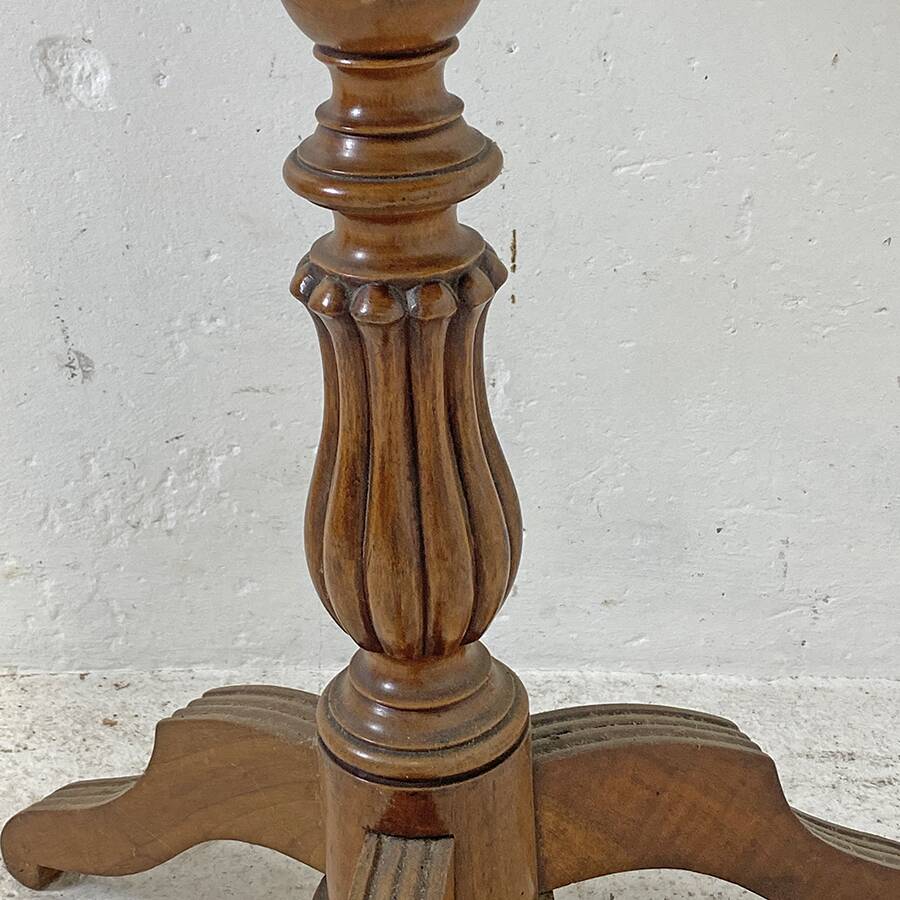 19th century pedestal table with tilting top