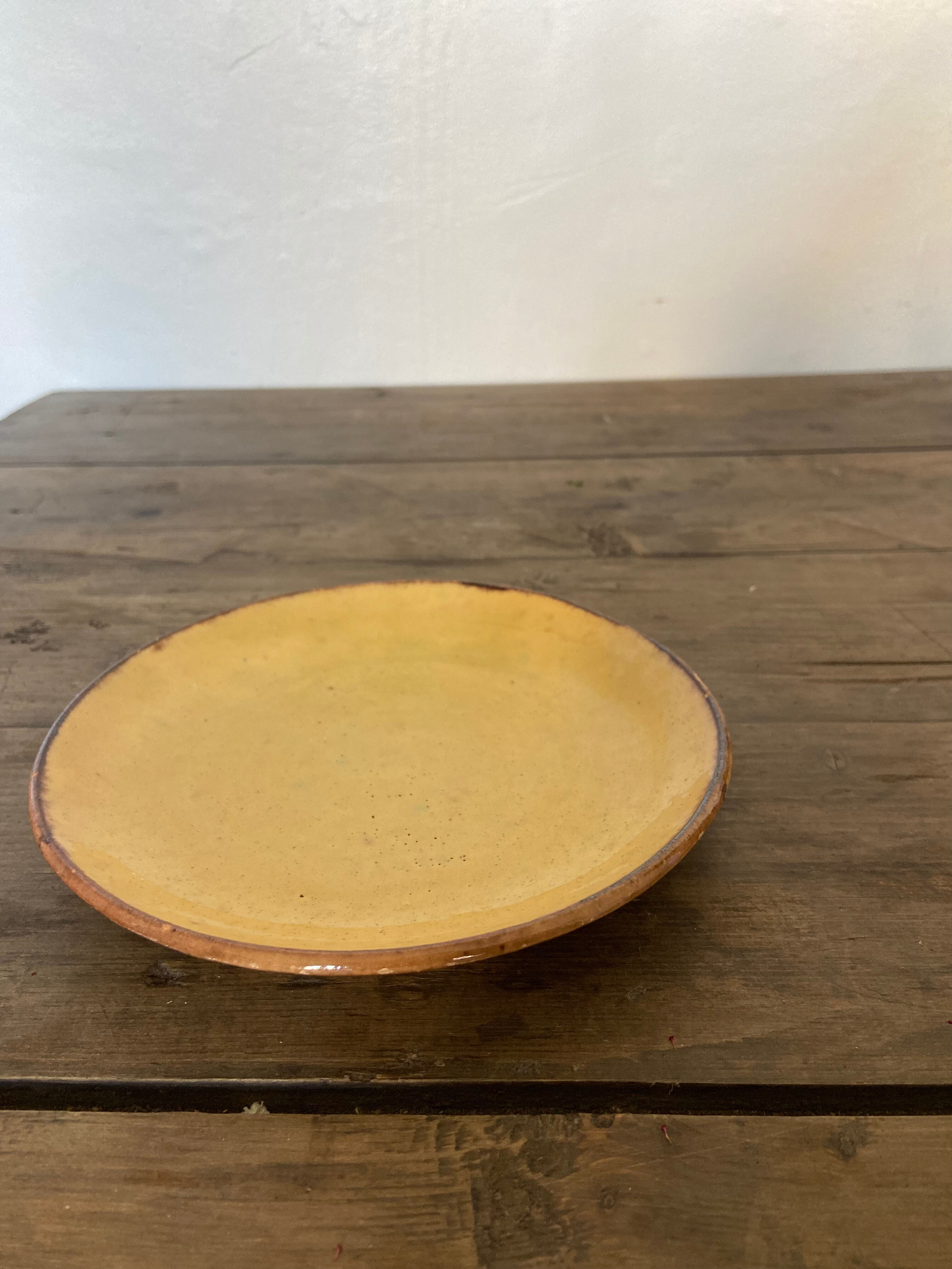 Enamelled ceramic plate