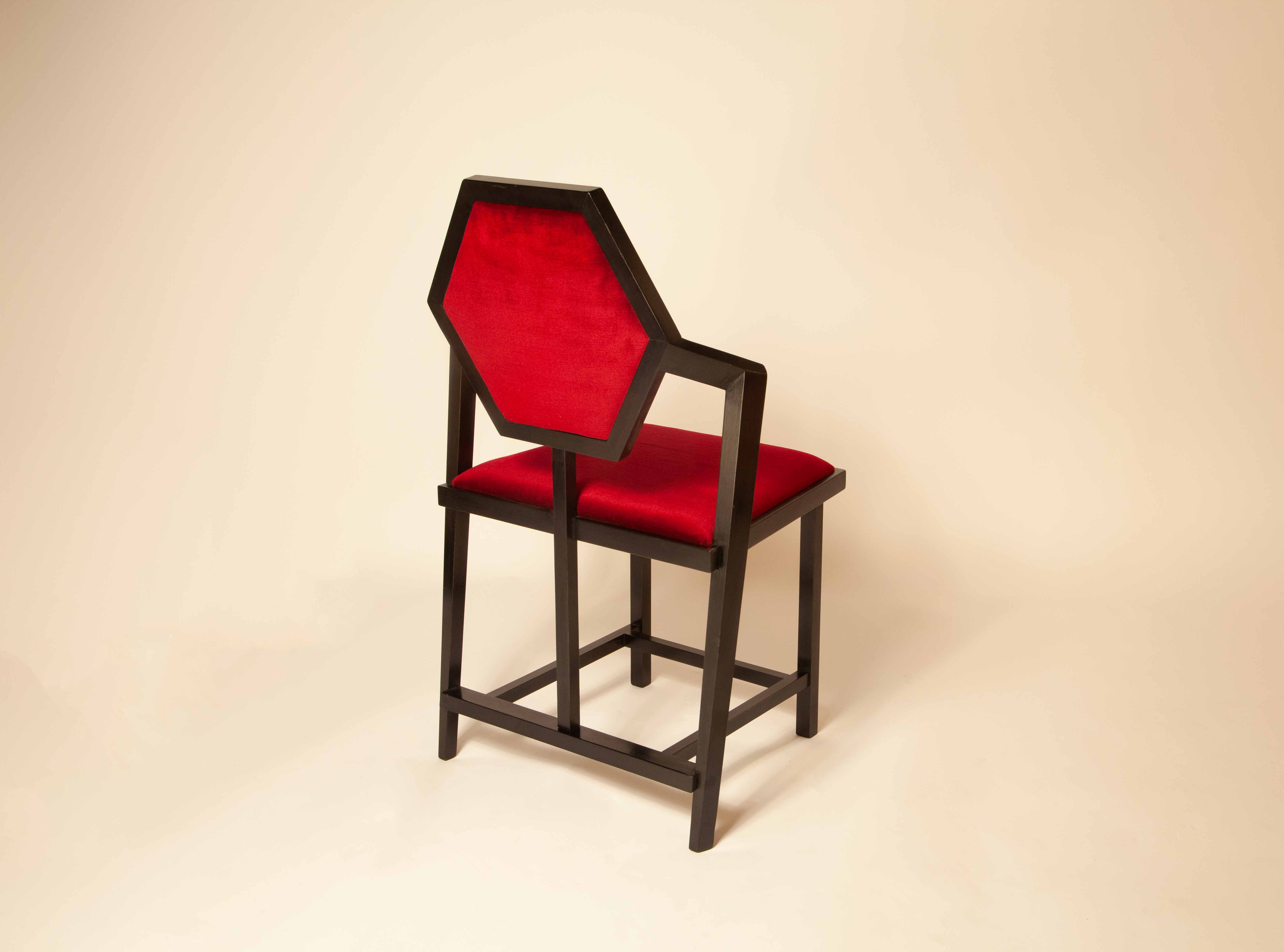 Lot 4 chaises par Frank Lloyd Wright années 80